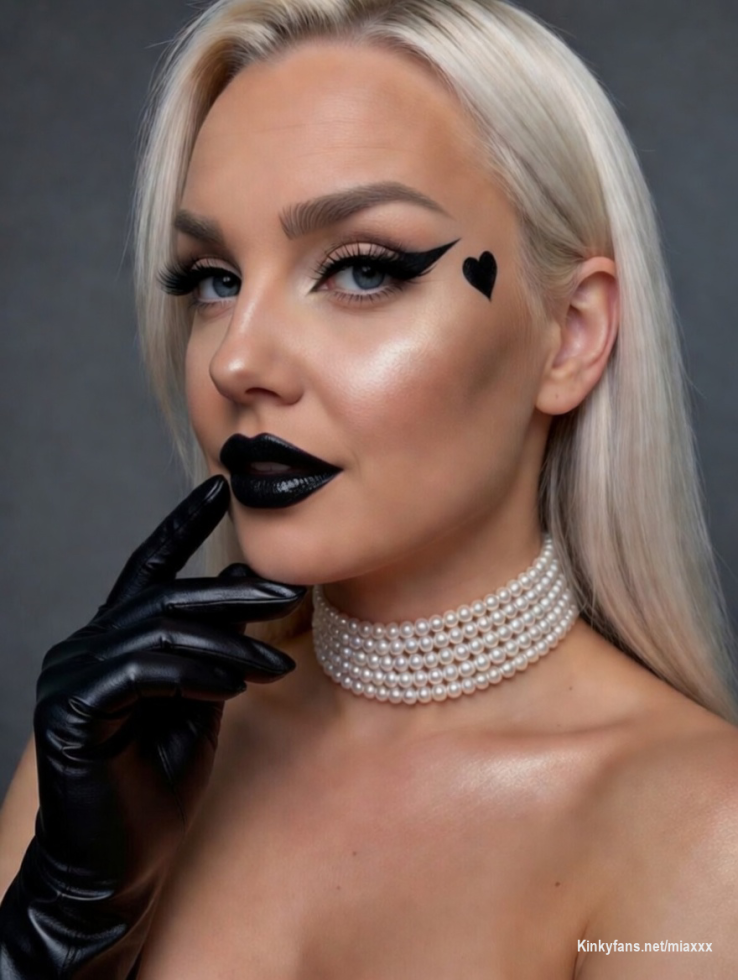 Lerne das ich deine Bestimmung bin ! Nur dann verstehst Du was eine wahre Goddess ist 🔥😈🖤