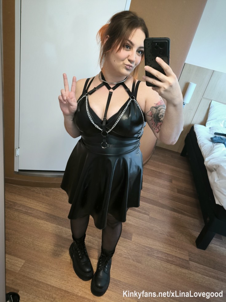 Hallöchen meine Kinky Freunde, ich bin immer noch in Erinnerungen am schwelgen, die Obscene war so toll und ich kann es kaum erwarten auf die nächste Messe zu gehen 🥰 
Outfits sind schon geplant und das war mein Outfit auf der Obscene, wie findet ihr es ? 😘😌