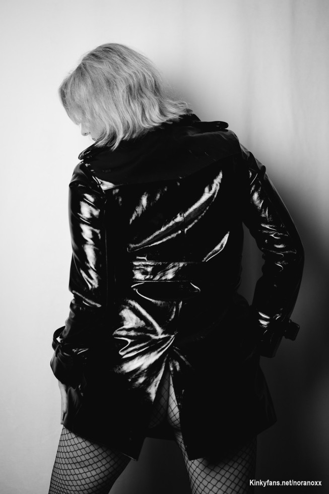 Mantel hoch, Arsch raus, du auf den Boden!